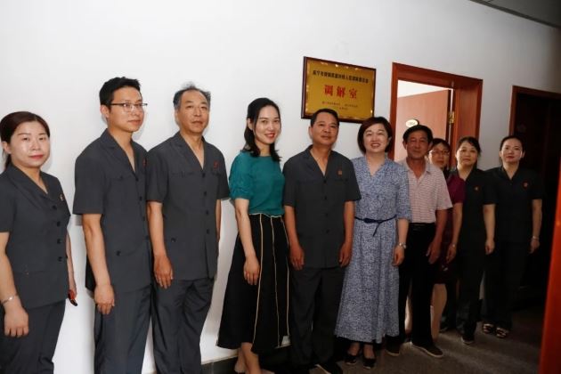 44.2019年，咸宁中院打造妇女儿童权益保护特色品牌，成立“宁和”三八红旗手工作室.jpg