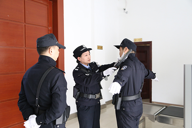 月19日,20日,区法院精心组织,严格要求,在全市率先开展法警技能大